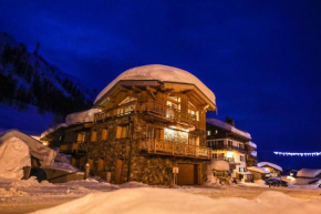 Отель Chalet Monte Bianco  Тинь
